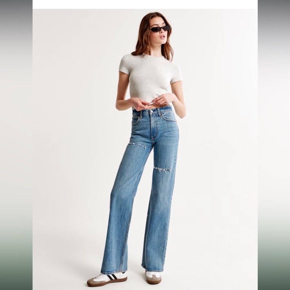 Abercrombie & Fitch Relaxed High Rise 90s Jean in Medium destroy sz 25